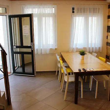 Apartment Upartments